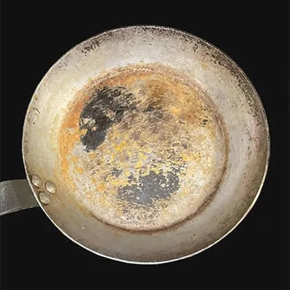 剥がれたテフロン加工のフライパン